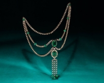 伯爵（Piaget）推出2枚高级珠宝手工坠饰时计：黄金工艺与宝石镶嵌