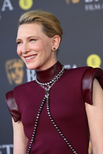 Louis Vuitton 与澳大利亚演员 Cate Blanchett 合作设计一条高级珠宝项链